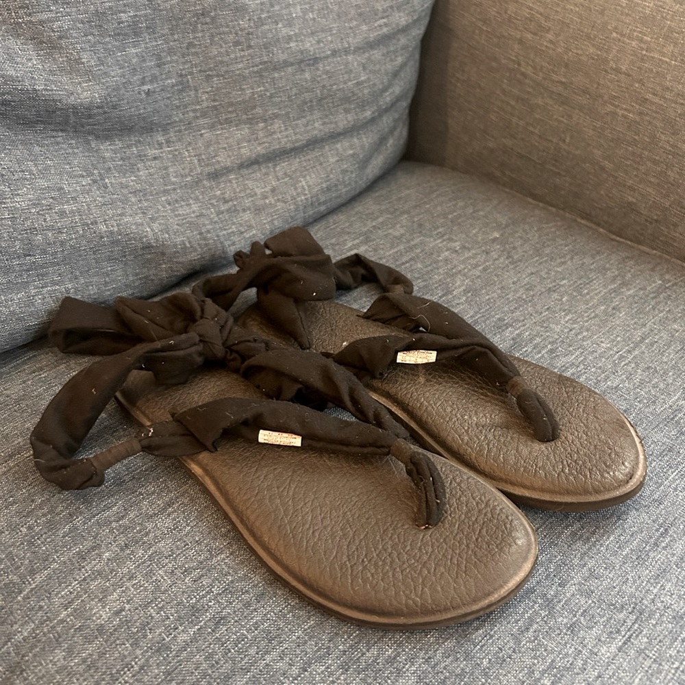 Wrap around ankle sanuks